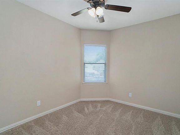 5th image of 446 Canterbury Dr