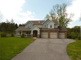 97 Karenlee Dr, Rochester, NY 14618