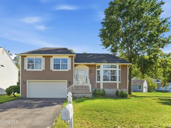 2 Honey Locust Lane, Howell, NJ 07731
