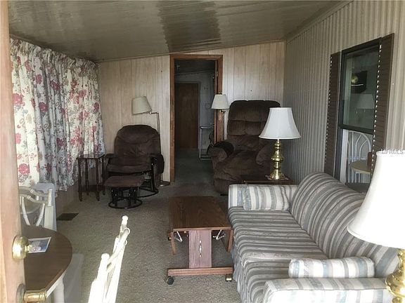4th image of 135 Palm Crest Ln