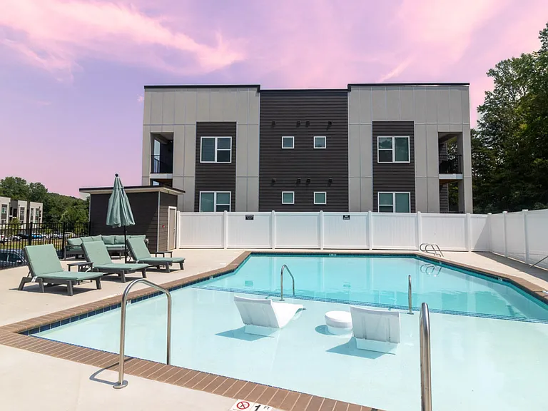 5 Row Apartments — Photo 7