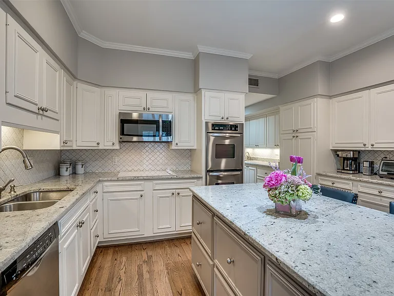 4309 University Blvd — Photo 15
