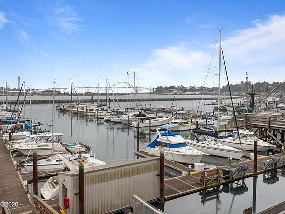 4th image of 890 SE Bay Blvd #206