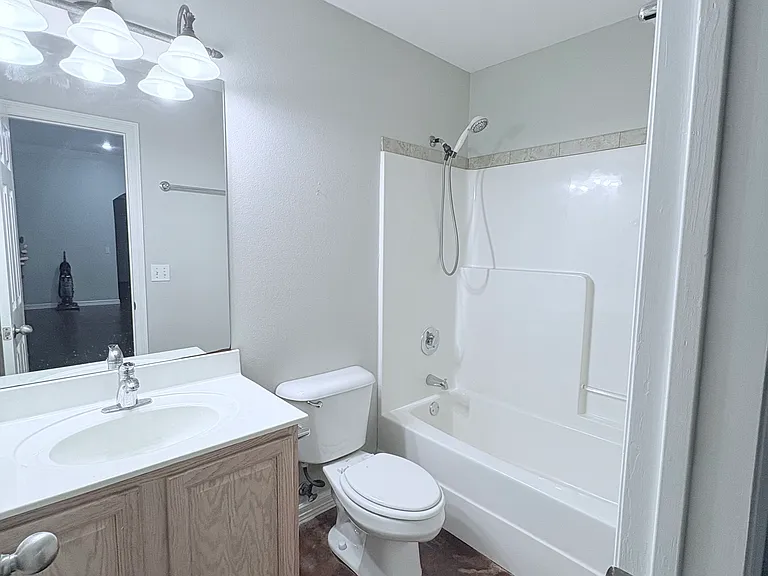 4389 E Holiday Dr — Photo 16
