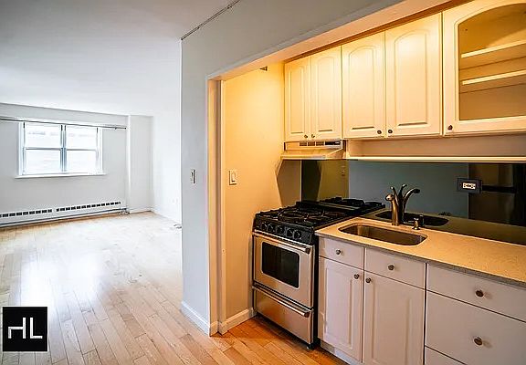 3rd image of 175 Willoughby St APT 11F