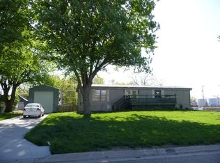 716 West St, Phillips, NE 68865
