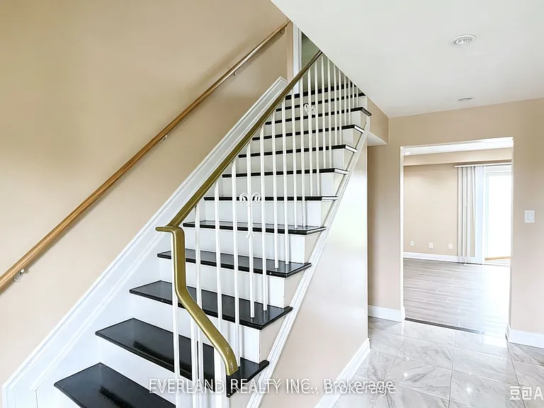 59 Brimorton Dr — Photo 25
