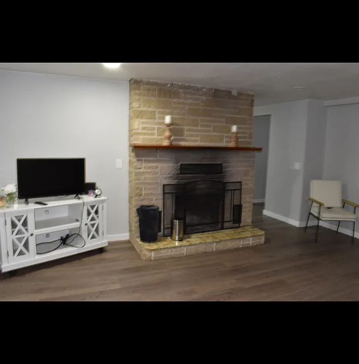 210 E 14th Ave #B