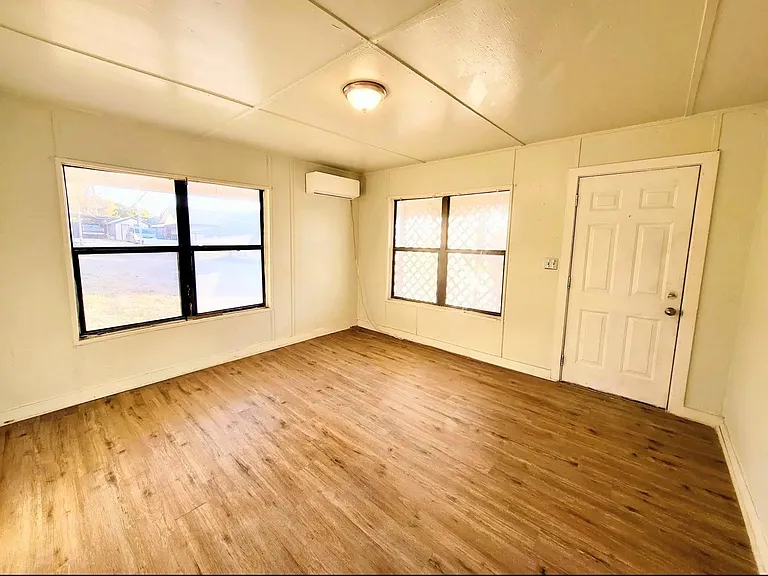 1003 S Main St #B — Photo 4