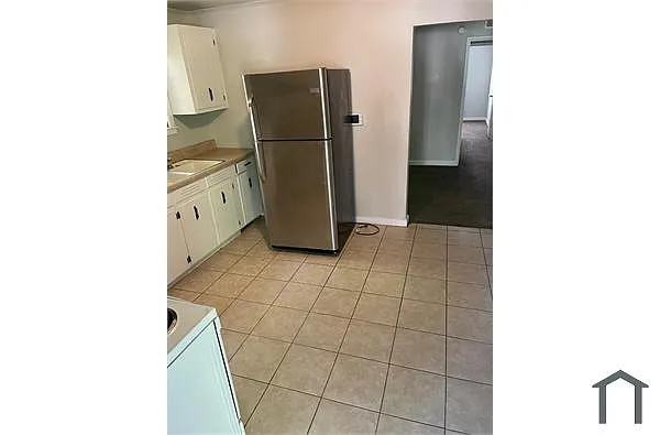 Building Photo - 1856 De Soto Dr