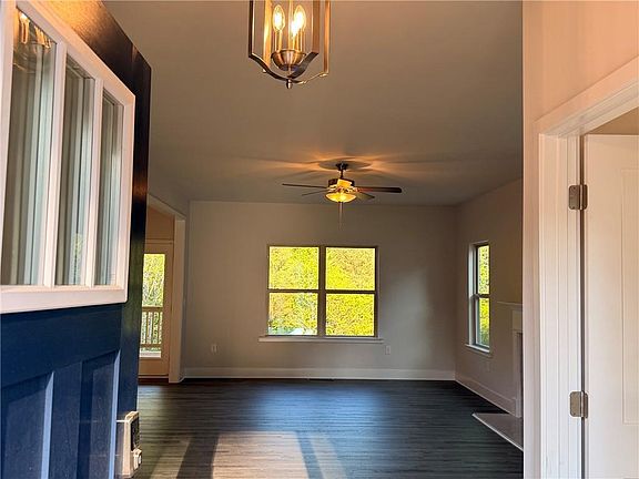 5th image of 456 Magnolia Grove Pl