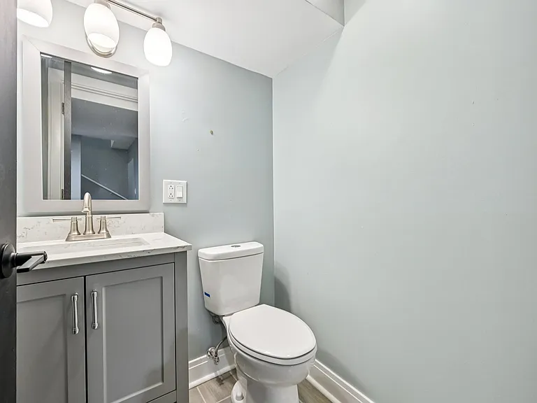 6547 S Langley Ave — Photo 20