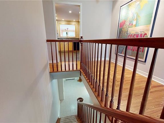3rd image of 2918 Cavey Crest Cir