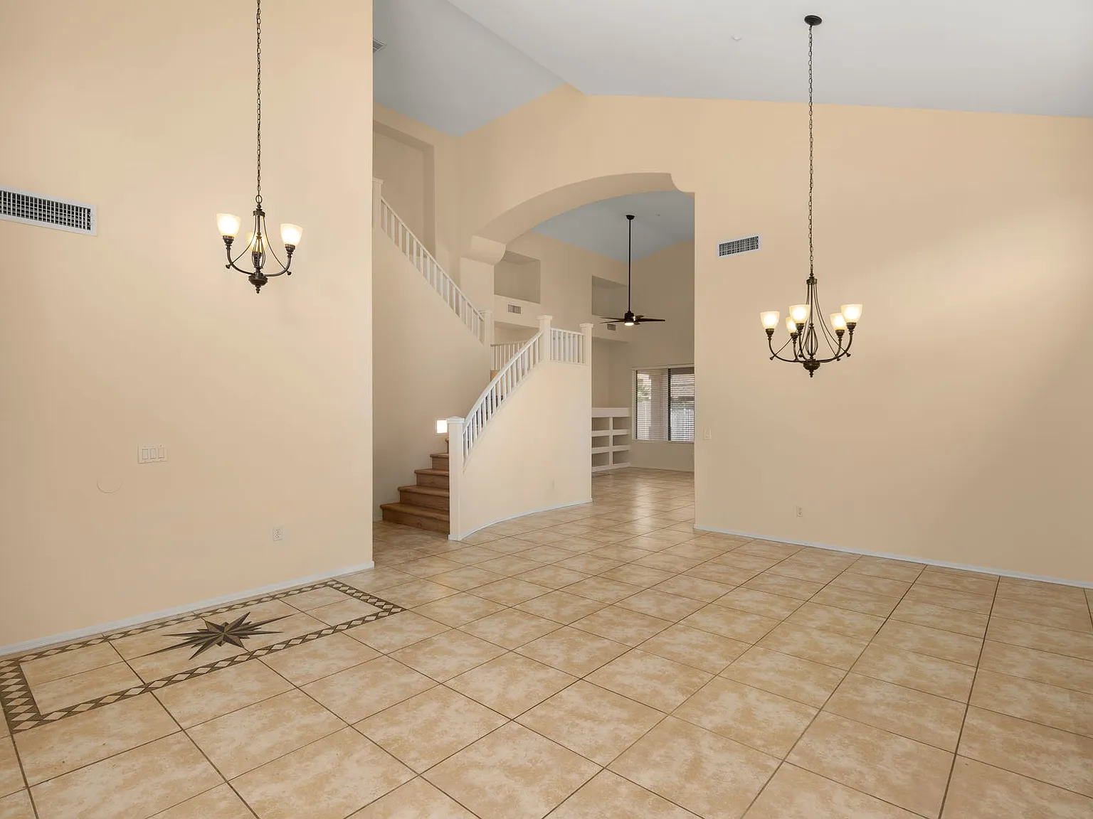 4 bed, 2.5 bath, 2575 sqft, $4,400 — Photo 4
