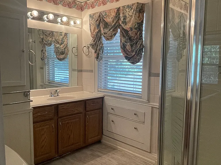 1042 N Amidon Ave — Photo 23