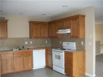 5th image of 3211 N 103rd Ter