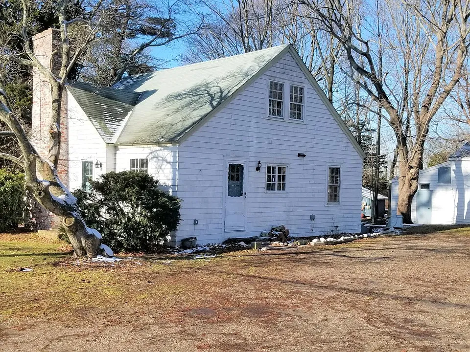 23 W Main Rd
