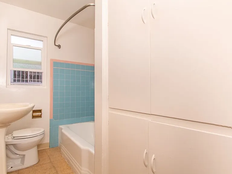 4209 Monroe Ave — Photo 10