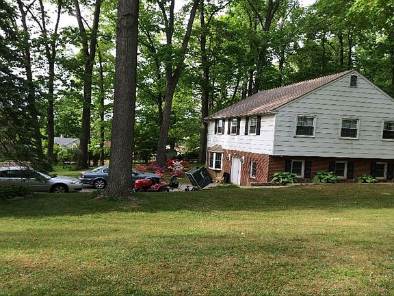 3rd image of 1107 Scott Dr