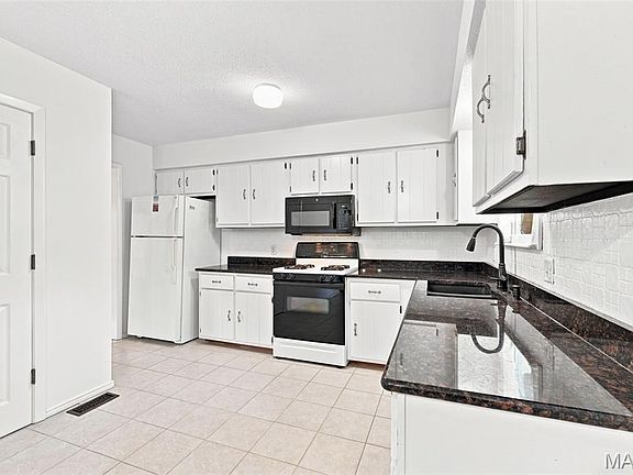 5th image of 606 Willow Wood Ct