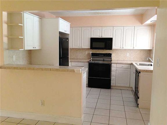 4th image of 4006 N Circle Dr