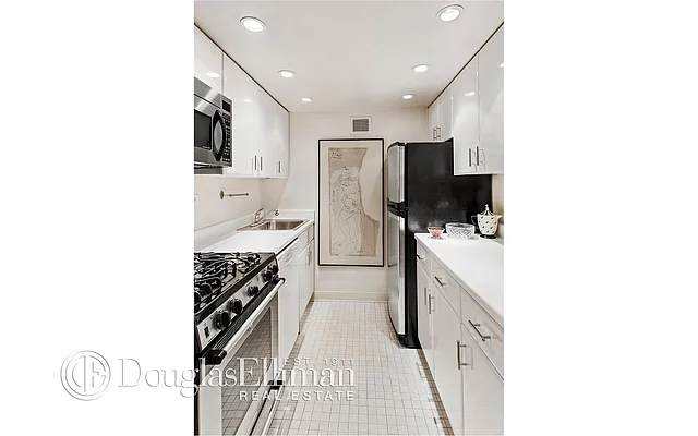 Sold by Douglas Elliman | media 8