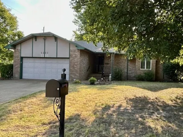 1321 S 30th Pl, Parsons, KS 67357
