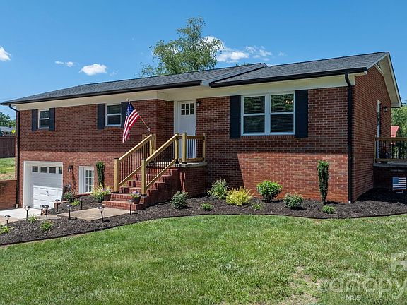 3rd image of 55 Hillsdale Ln