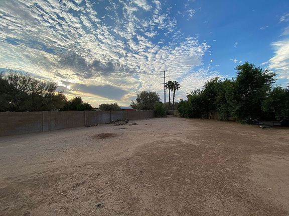 3rd image of 1919 E Olive Ct