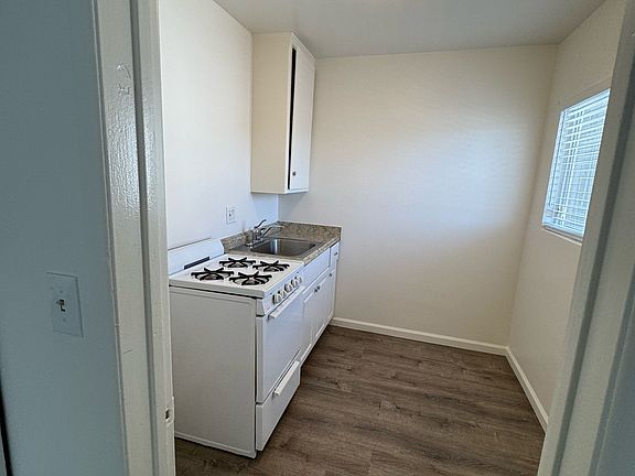 5th image of 320 W Artesia St #18