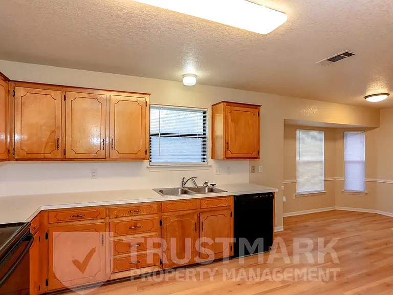 1001 Joe Morse Dr — Photo 11