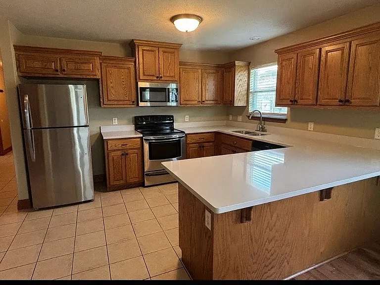 4701 Deerfield Dr — Photo 2