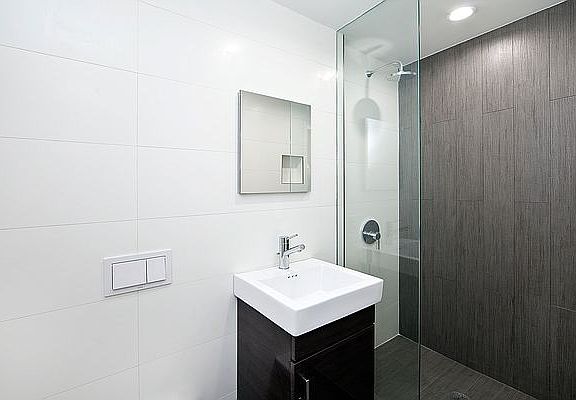 5th image of 331 E 5th St APT B2