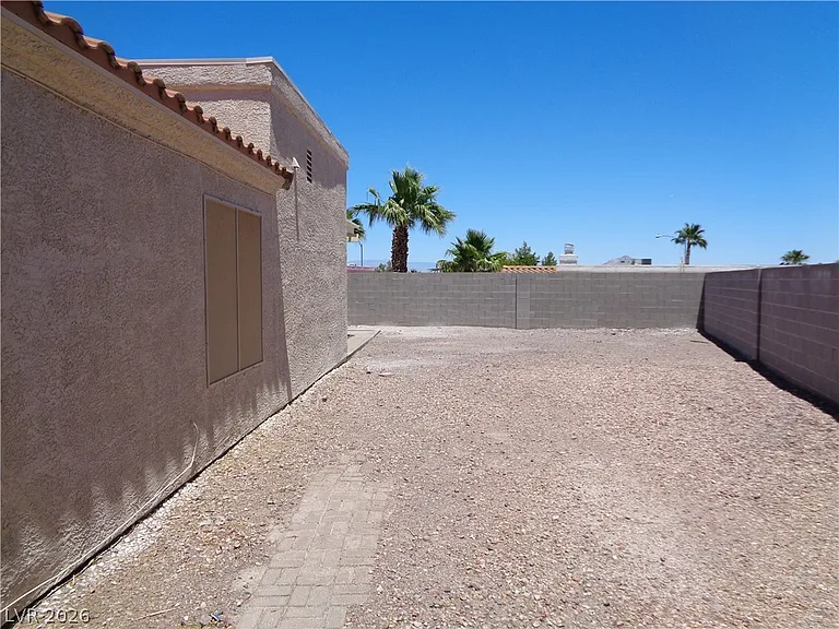 446 Nancy Dr — Photo 13