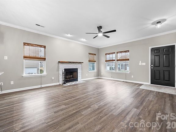 3rd image of 1336 Shaw Ave
