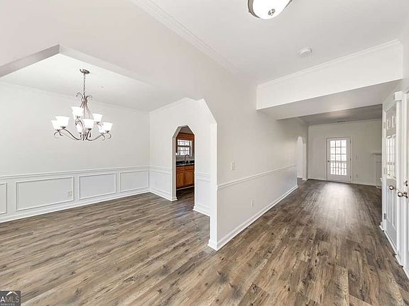 3rd image of 1086 S Gordon Rd