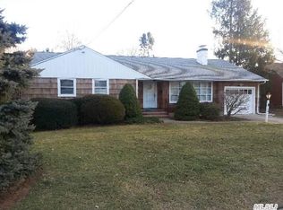 135 Merritts Pond Rd, Riverhead, NY 11901