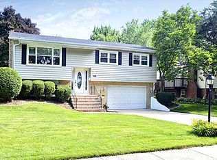 1014 Hickory Ln, Darien, IL 60561