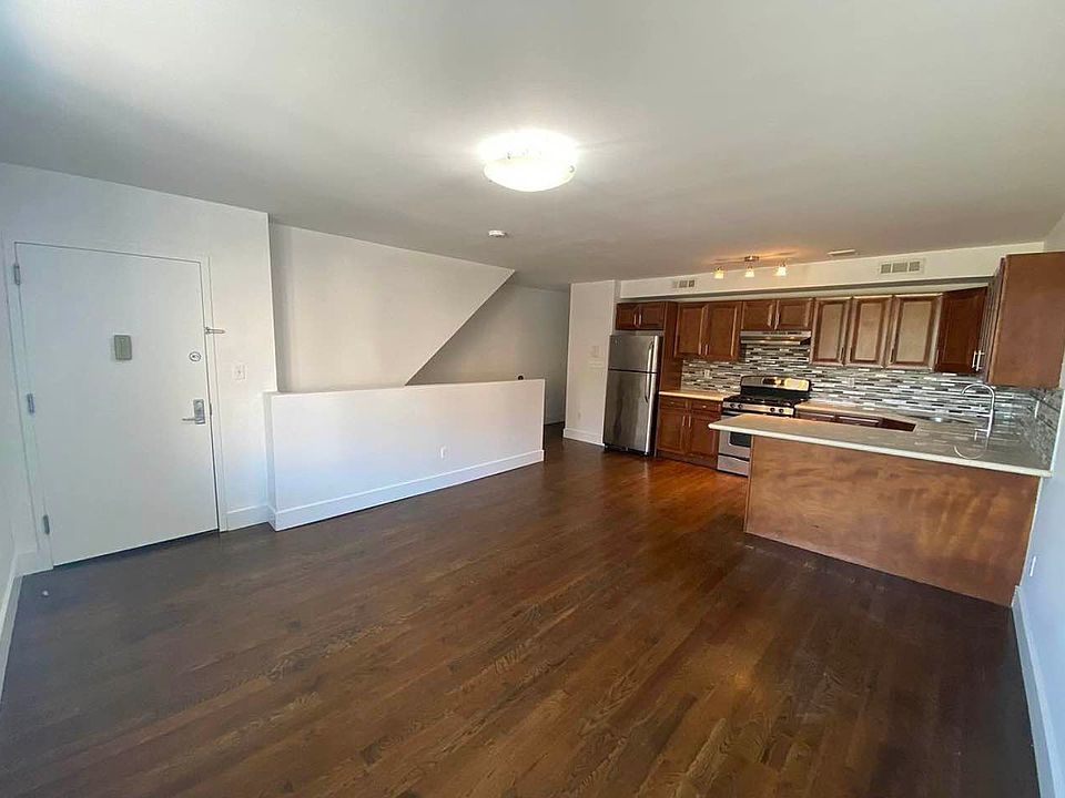 1st image of 836 Hicks St #1
