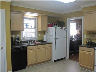5th image of 9 Elmira Dr