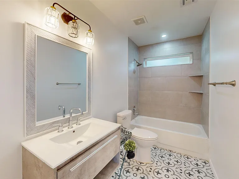 8515 Mullins Dr — Photo 17