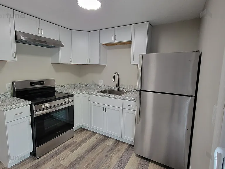 140 Columbus St — Photo 3