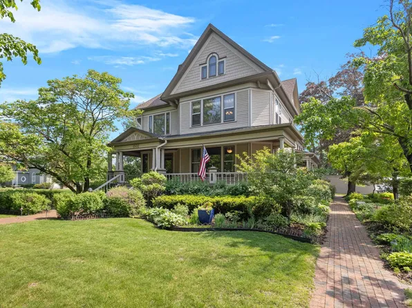 1502 1st St, Menominee, MI 49858