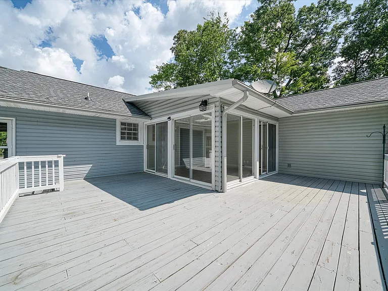 150 Pomeroy Dr — Photo 17