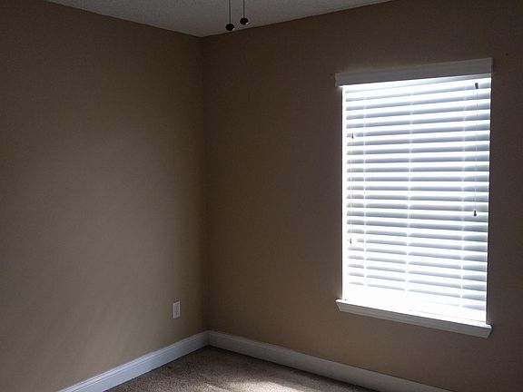 5th image of 1898 Willesdon Dr W