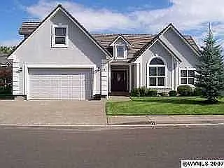 937 Henning Way N photo 1