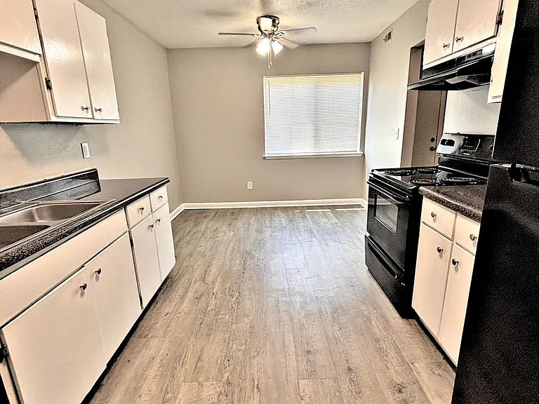 Avalon Cove Townhomes — Photo 18