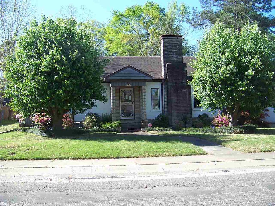 1st image of 913 Pine Bluff St
