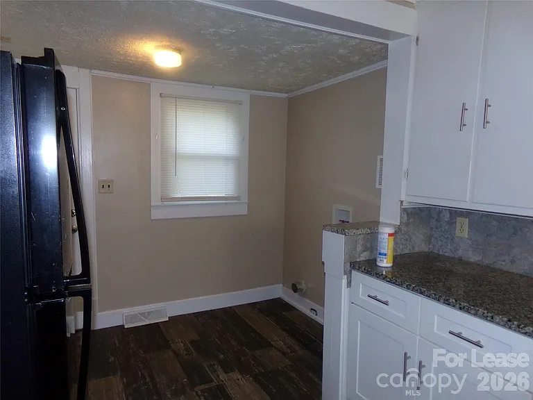 729 Spruce St — Photo 4