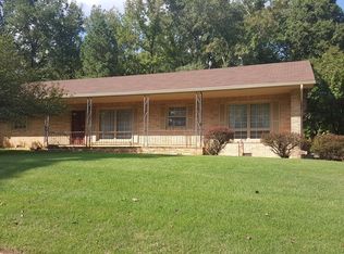 1006 E Blythe St, Paris, TN 38242